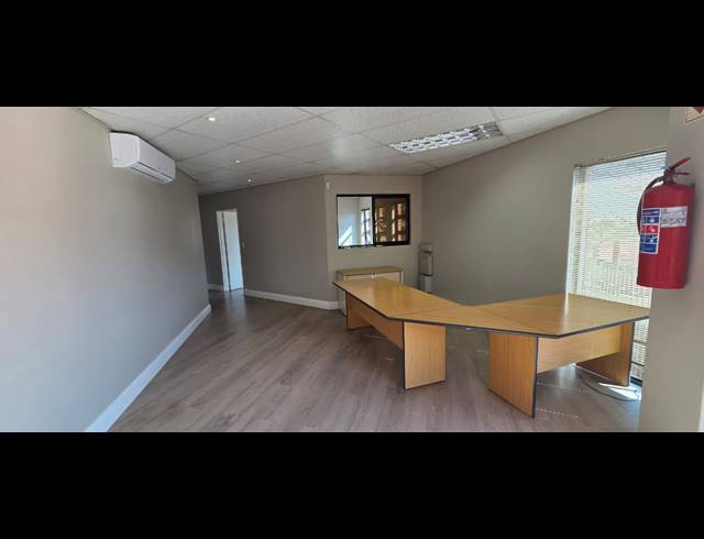 218M² OFFICE TO LET IN ROCKY DRIFT